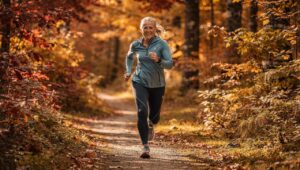 «Ho 62 anni e corro oltre 70 km a settimana: ecco il segreto per restare motivati». La storia di Beth Bacon